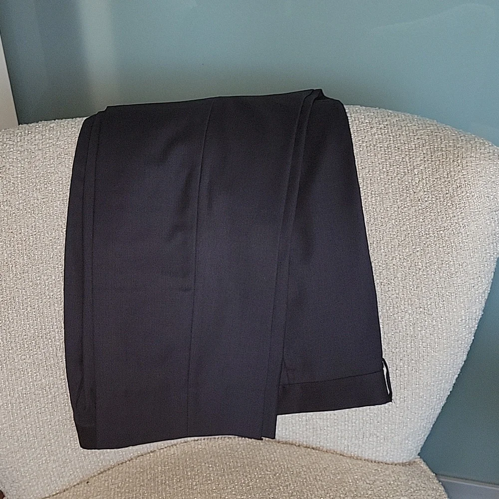 Suit - Picture 4 of 8